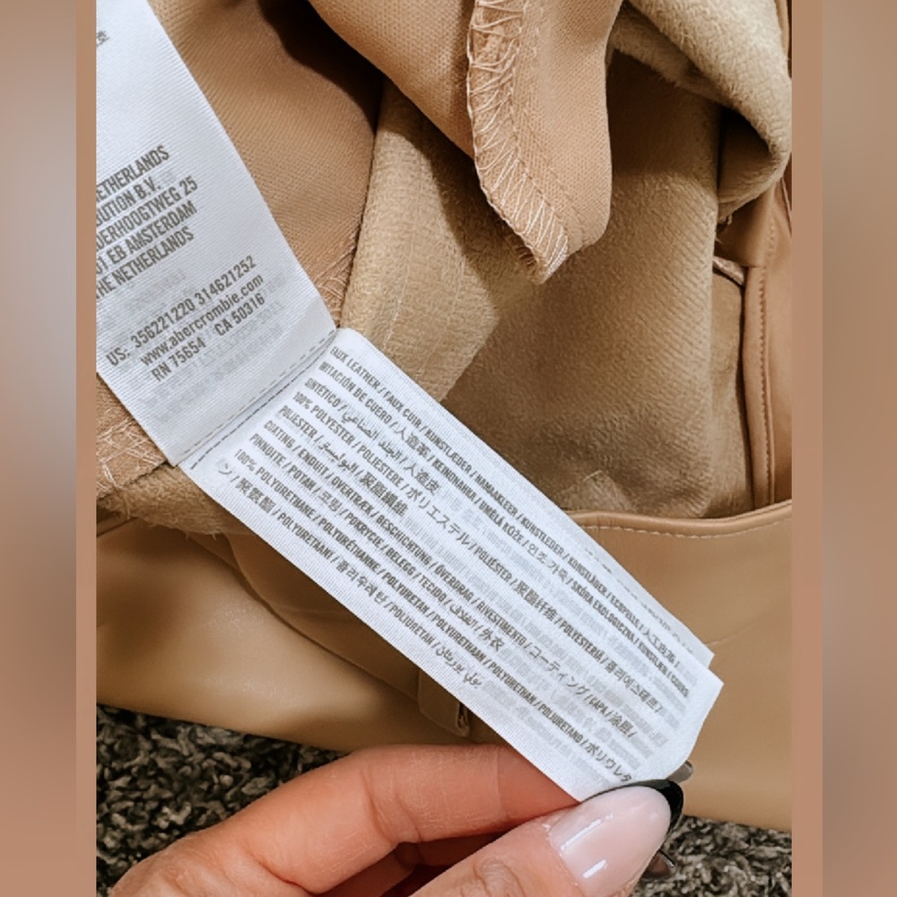 Hollister Faux Leather Pants - Picture 5 of 5